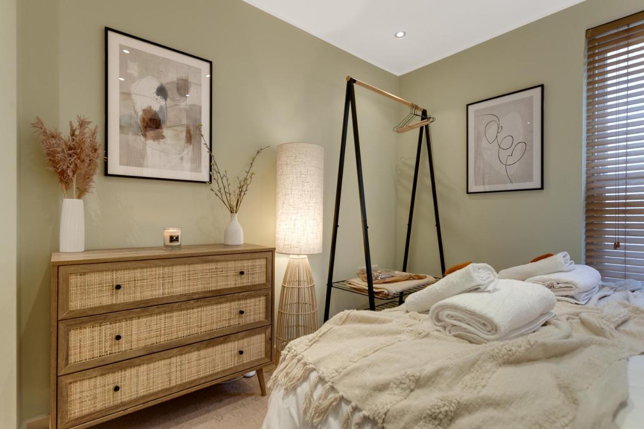 The Rafters - 2 Bedroom Apartment - Central Location - Vibrant Atmosphere 캔터베리 외부 사진